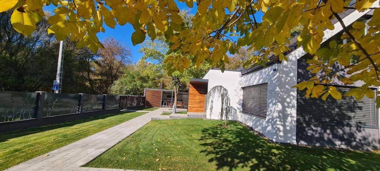 Meszes Apartman Kalocsa Exterior foto